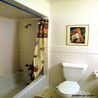 Azure Hills Inn And Suites Fredericksburg Room photo