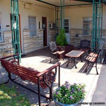Azure Hills Inn And Suites Fredericksburg Exterior photo